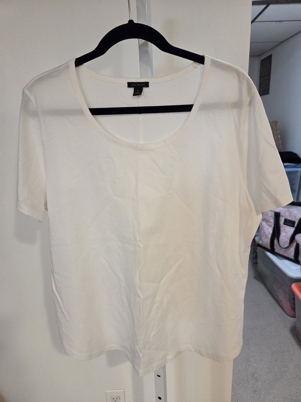Ann Taylor White Scoop Neck Short Sleeve Tee